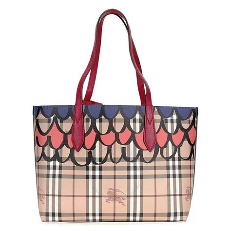 Burberry The Small Reversible Tote in Trompe L'oeil Print